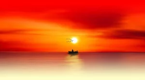 couché de soleil sur la mer avec un petit bateau